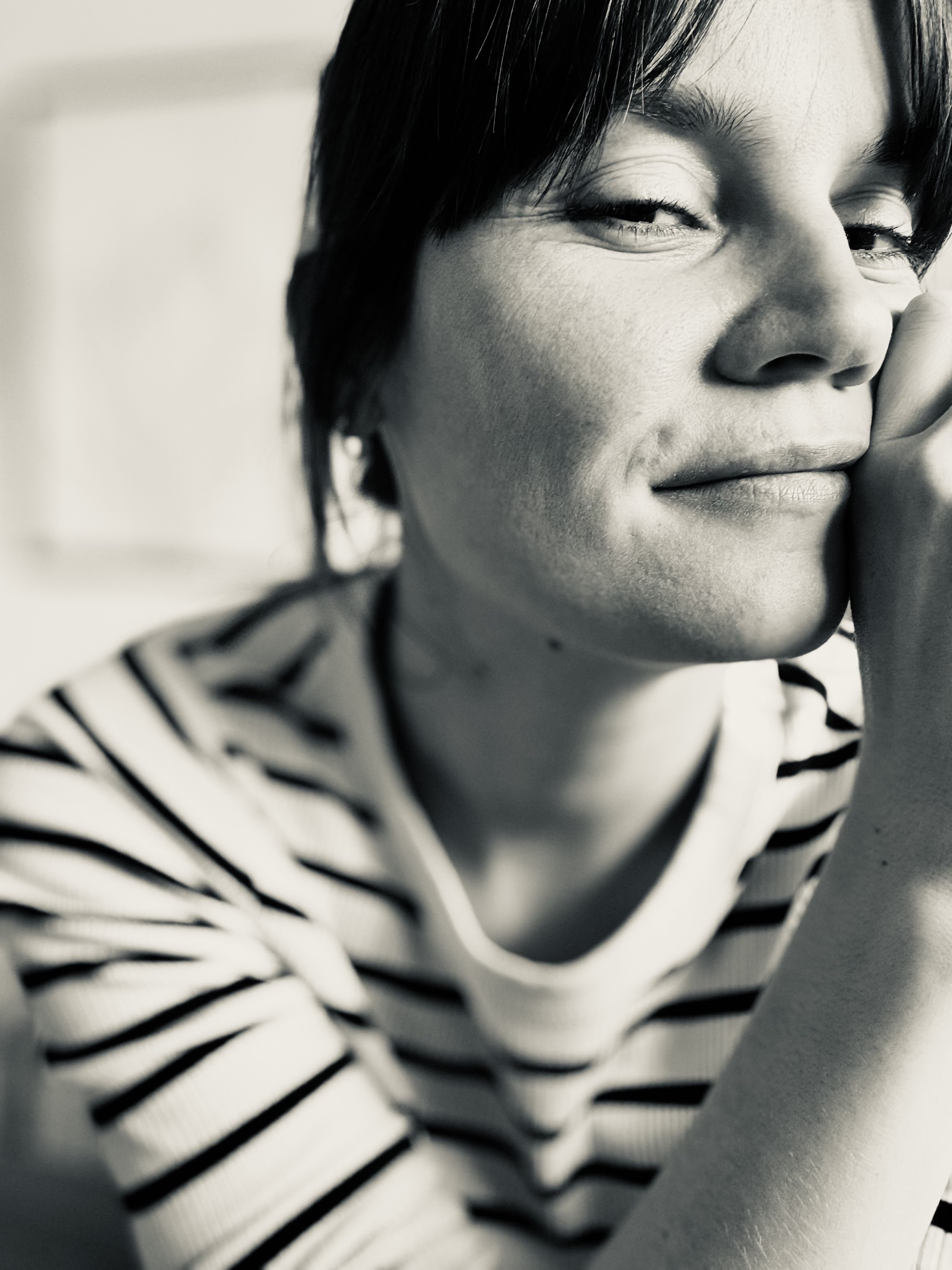 Conny schaut in die Kamera